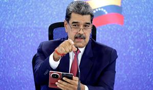 Maduro asciende a generales en Venezuela a tres compañeros de Chávez en golpe