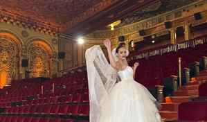 Miss Mundo Dominicana desfila vestida de novia en cierre del NYFW