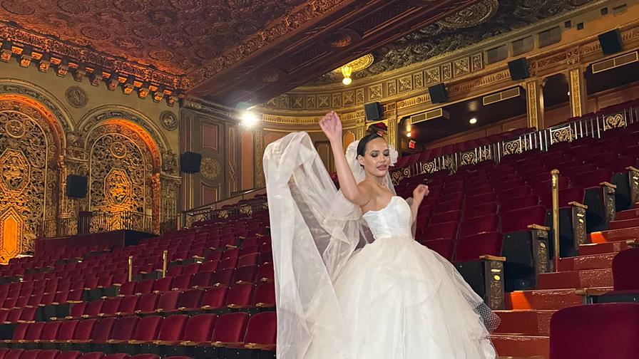 Miss Mundo Dominicana desfila vestida de novia en cierre del NYFW