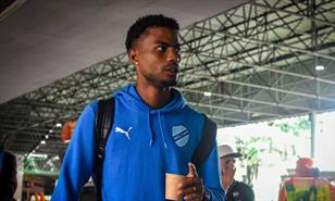 Dorny Romero convierte un penal y salva un empate para el Bolivar en la Copa Sudamericana