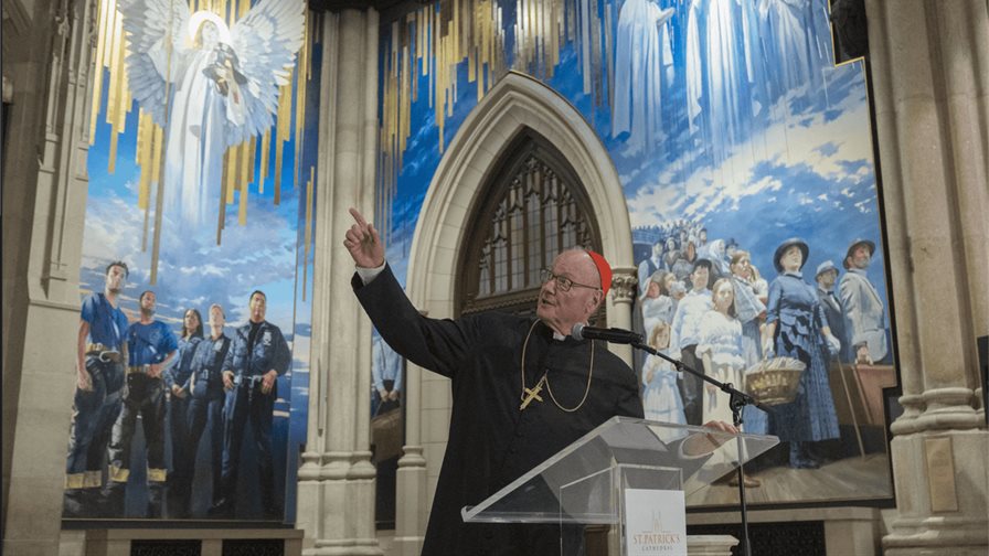 Catedral de Saint Patrick rinde homenaje a inmigrantes de Nueva York con un enorme mural
