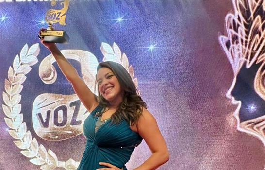 Dominicana Sixta Morel gana "Mejor Voz Internacional Idioma Extranjero" en Bogotá