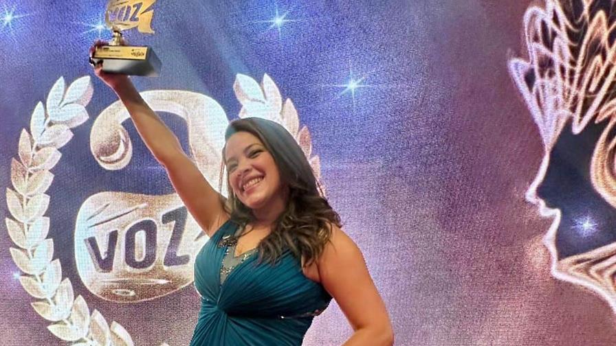 Dominicana Sixta Morel gana "Mejor Voz Internacional Idioma Extranjero" en Bogotá