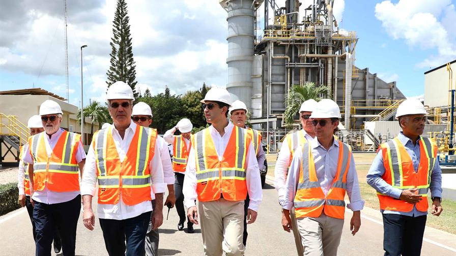 Abinader visita planta Energas 4 en SPM; dice entrará en octubre con 130 megas