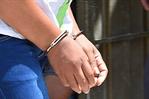 Arrestan a cuatro doctoras y una alcaldesa vinculadas a hombre fingía muertes para cobrar dinero