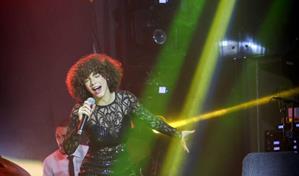 Avril Lazala debuta con "Palabras" en la producción Mujeres en Amargue – Segunda Ronda