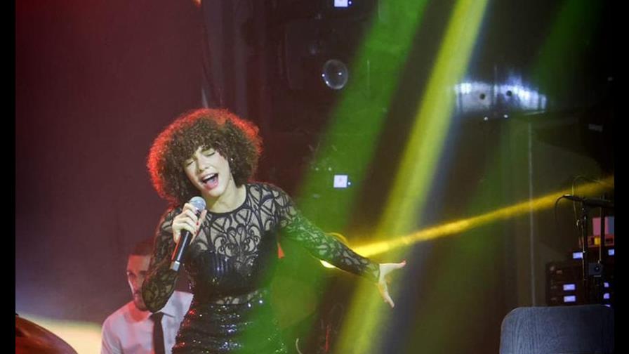 Avril Lazala debuta con "Palabras" en la producción Mujeres en Amargue – Segunda Ronda