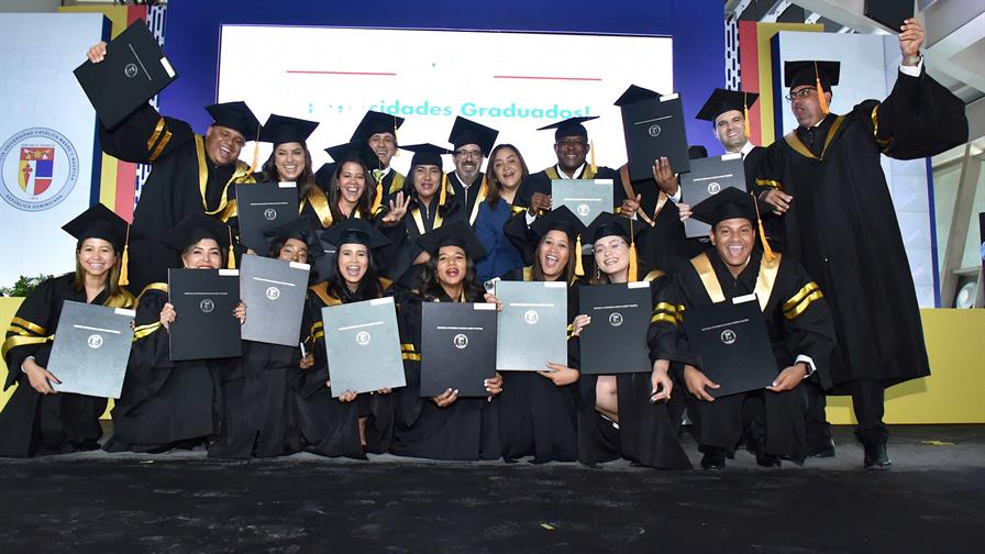 La Cátedra de Sostenibilidad "Alejandro E. Grullón E." entrega 5ta cohorte de su maestría