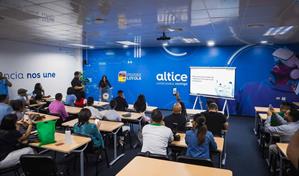 Altice Dominicana y el IPL muestran a la prensa el impacto de su aula de telepresencialidad