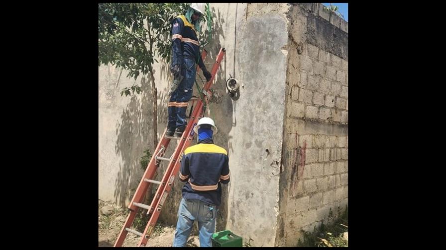 Edeeste desmantela una conexión ilegal soterrada de una compañía en San Pedro de Macorís Edeeste desmantela una conexión ilegal soterrada de una compañía en San Pedro de Macorís