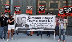 Protestan por la libertad de expresión en Hollywood tras retiro del show de Jimmy Kimmel