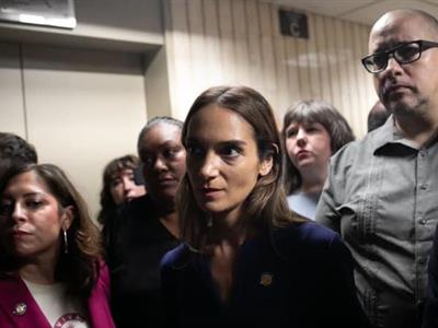 Legisladores de NY arrestados por protestas en edificio federal