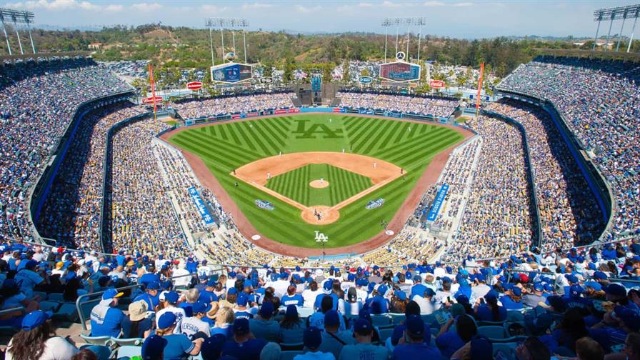 Los Dodgers alcanzarán el hito de 4 millones de fanáticos por primera vez en la historia del club Los Dodgers alcanzarán el hito de 4 millones de fanáticos por primera vez en la historia del club