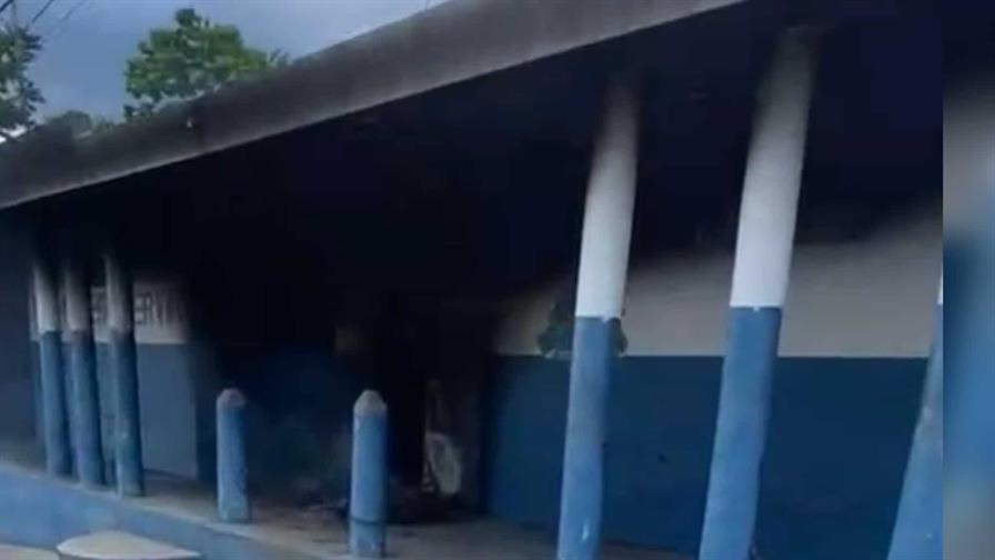 Pandilleros incendian otra comisaría en Haití Pandilleros incendian otra comisaría en Haití