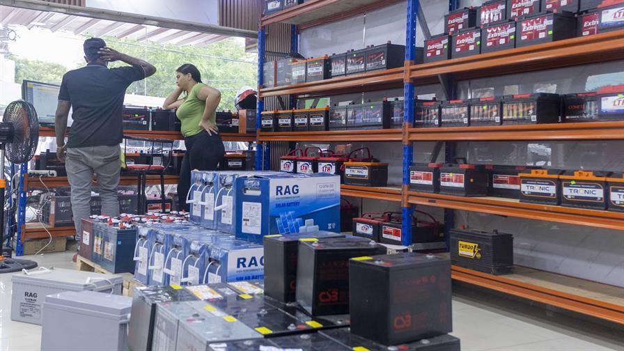 Los apagones trastornan el teletrabajo y reactivan la venta de inversores Los apagones trastornan el teletrabajo y reactivan la venta de inversores