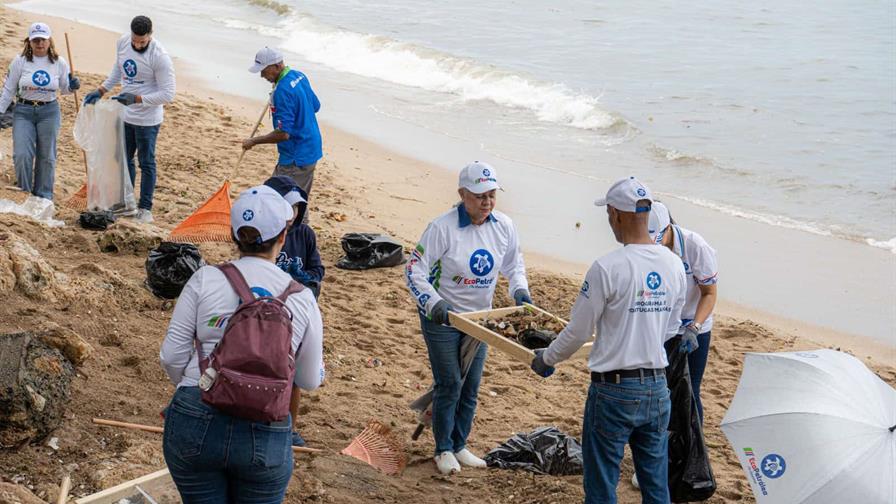 Autoridades llaman a reducir consumo de plásticos en Jornada Nacional de Limpieza de Playas Autoridades llaman a reducir consumo de plásticos en Jornada Nacional de Limpieza de Playas