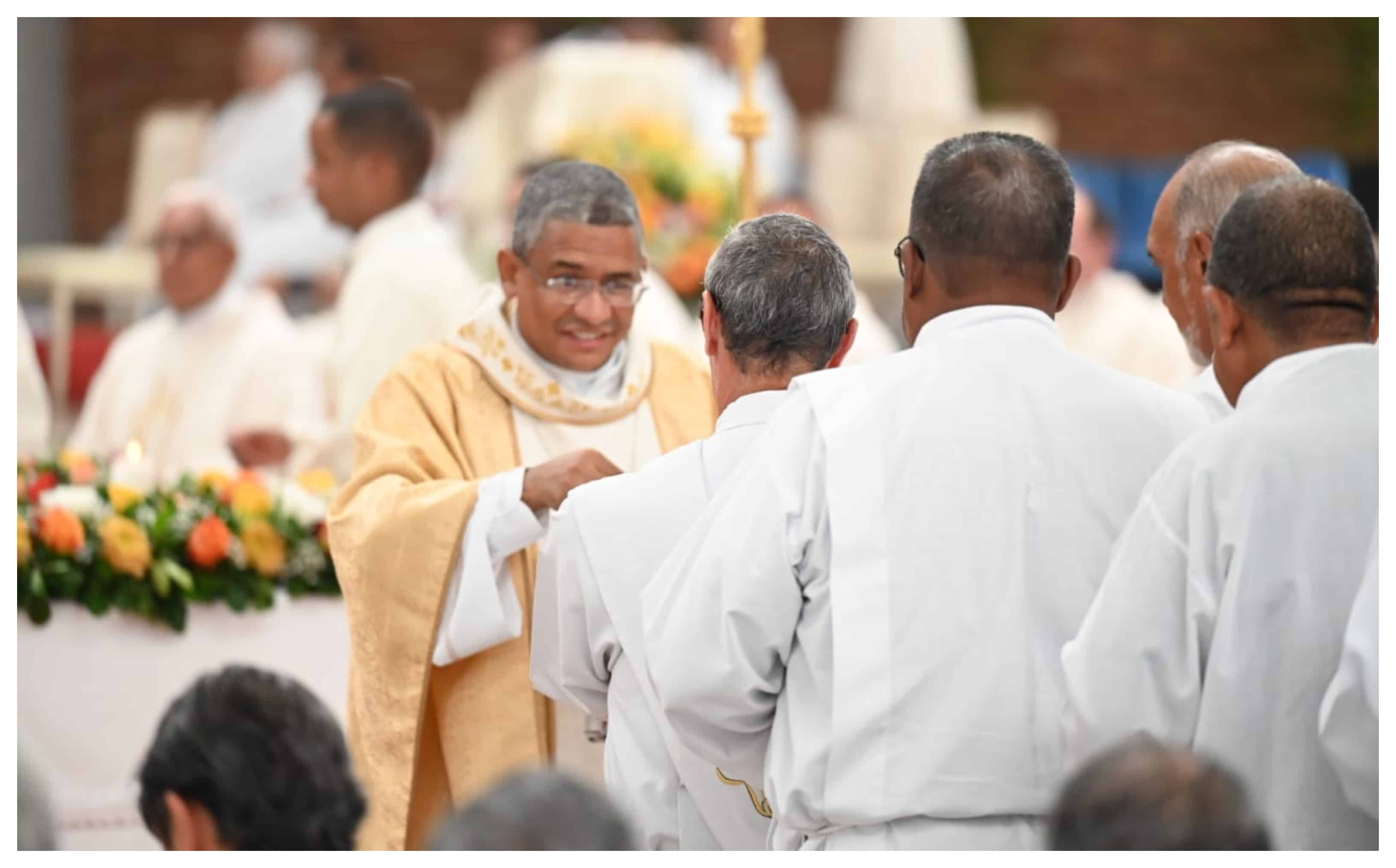 Durante la ordenación episcopal del sacerdote Andrés Amaury Rosario Henríquez como obispo auxiliar de la Arquidiócesis de Santiago, el arzobispo metropolitano Héctor Rafael Rodríguez lo exhortó a vivir su misión con cercanía.
