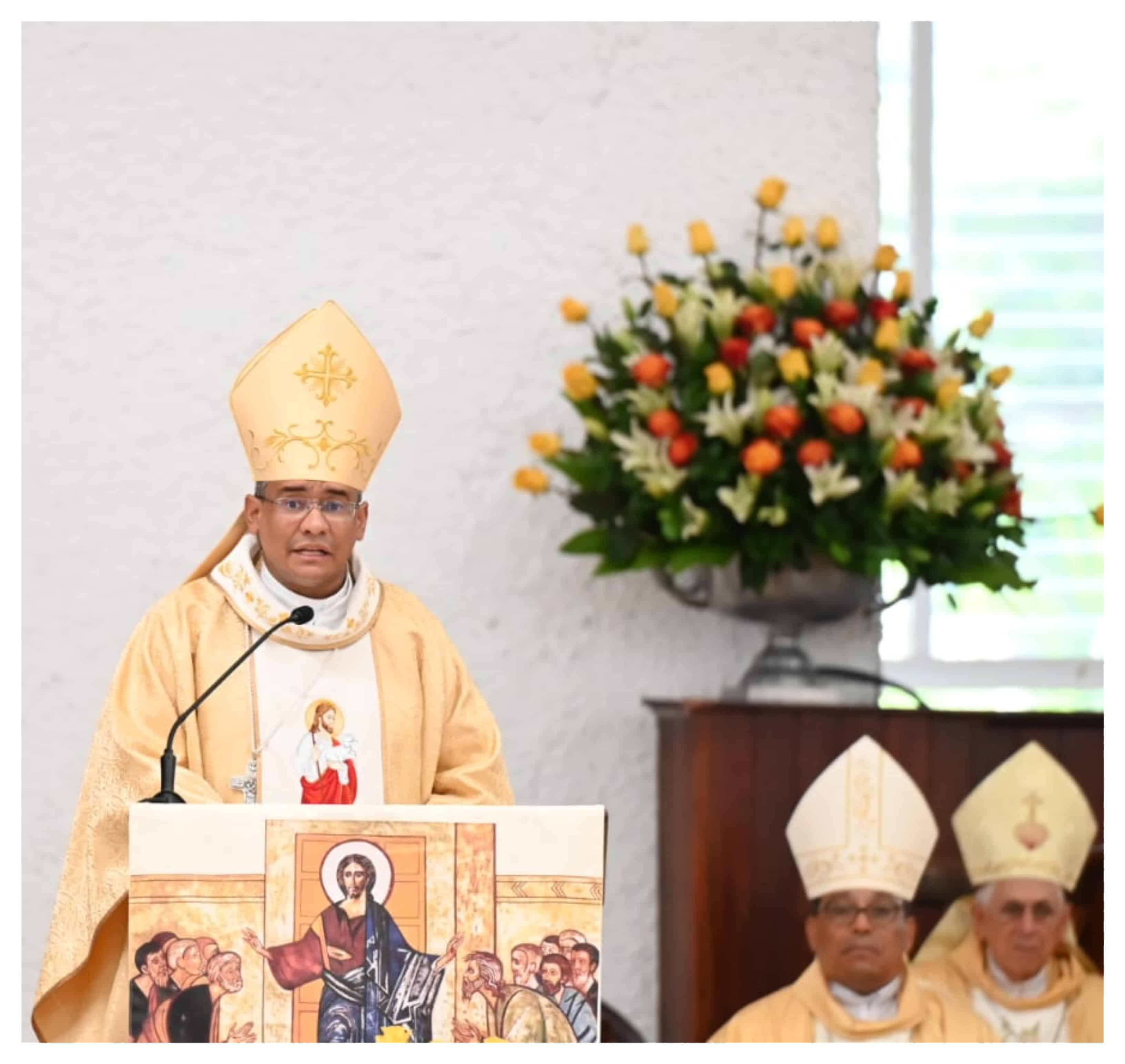 El sacerdote Andrés Amaury Rosario.