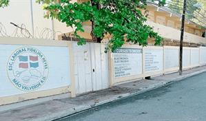 Tres estudiantes y una profesora permanecen hospitalizados tras intoxicación en centros educativos