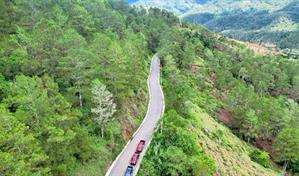 Inauguran carretera de acceso al salto de Aguas Blancas en Constanza