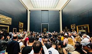 Una sonrisa contra la multitud: el desafío de contemplar a la Mona Lisa en el Louvre