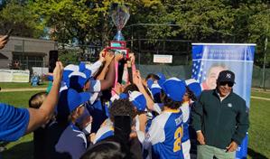 Espaillat premia al equipo Inwood como campeón de la copa de Pequeñas Ligas de Béisbol
