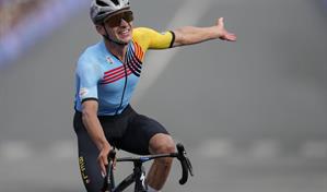 Evenepoel humilla a Pogacar en la crono mundialista