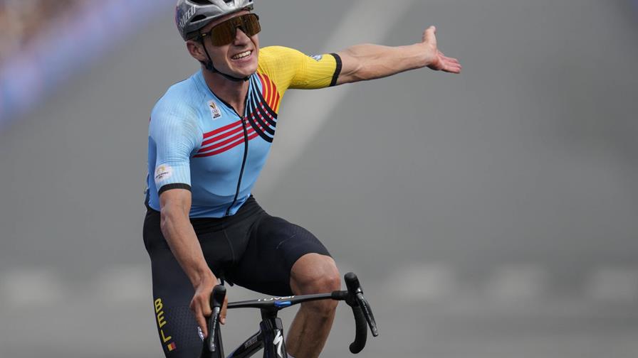Evenepoel humilla a Pogacar en la crono mundialista