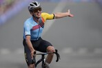 Coquard gana 8ª etapa de la Vuelta, Mas nuevo líder tras el abandono de Pogacar Coquard gana 8ª etapa de la Vuelta, Mas nuevo líder tras el abandono de Pogacar