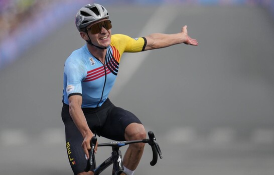Coquard gana 8&ordf; etapa de la Vuelta, Mas nuevo l&iacute;der tras el abandono de Pogacar