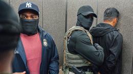 Texas amenaza a ciudades por pol&iacute;ticas sobre ICE en medio de aumento r&eacute;cord en detenciones