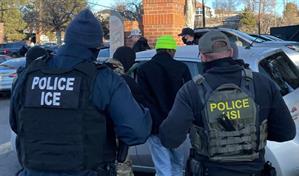 California prohibirá a agentes de Inmigración ocultar su identidad tras polémicas redadas