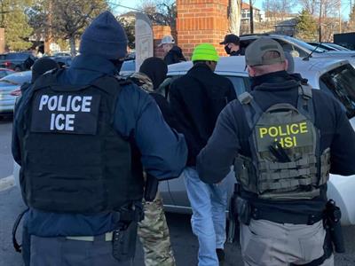 California prohibirá agentes de ICE ocultar su identidad tras redadas