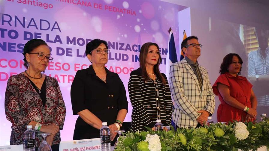 Resaltan la importancia de la comunicación y la humanización en Congreso del Hospital Arturo Grullón