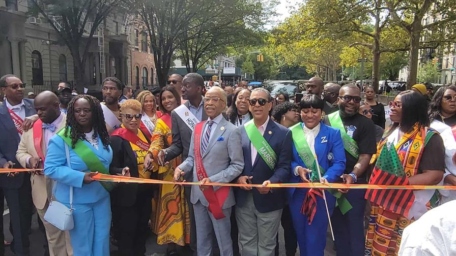 Congresista Adriano Espaillat es invitado de honor del Desfile Afroamericano de Harlem