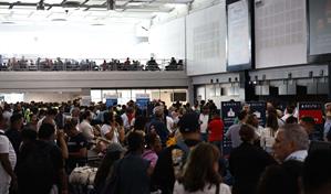 Fallo interno deja sin electricidad al AILA y provoca caos en la terminal