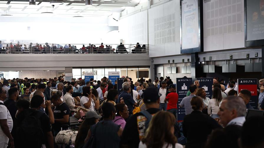 Fallo interno deja sin electricidad al AILA y provoca caos en la terminal