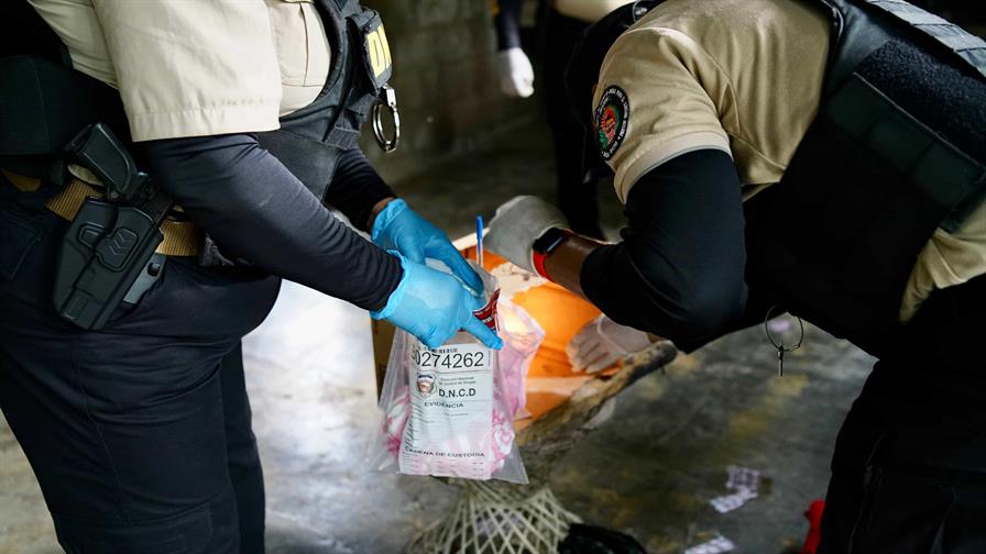 Detienen a más de 30 personas y ocupan drogas durante operativos en San Cristóbal y Baní