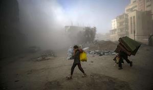 Israel mató este domingo a 61 palestinos y causó 220 heridos en Gaza, según Sanidad