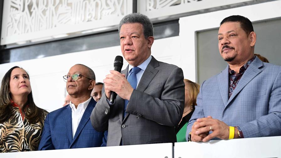 Leonel critica gestión del PRM y asegura que los hospitales "están más enfermos que los pacientes"