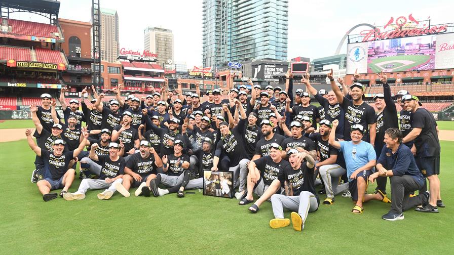 Milwaukee repite título divisional en Grandes Ligas y Mets siguen en caída libre Milwaukee repite título divisional en Grandes Ligas y Mets siguen en caída libre