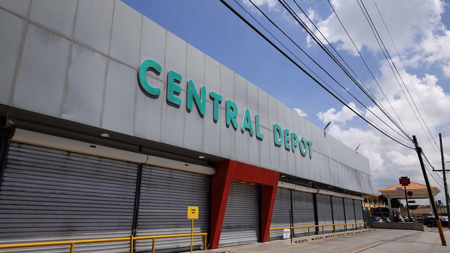 Dieciséis días después continúan clausurados 11 comercios chinos por operar sin licencias
