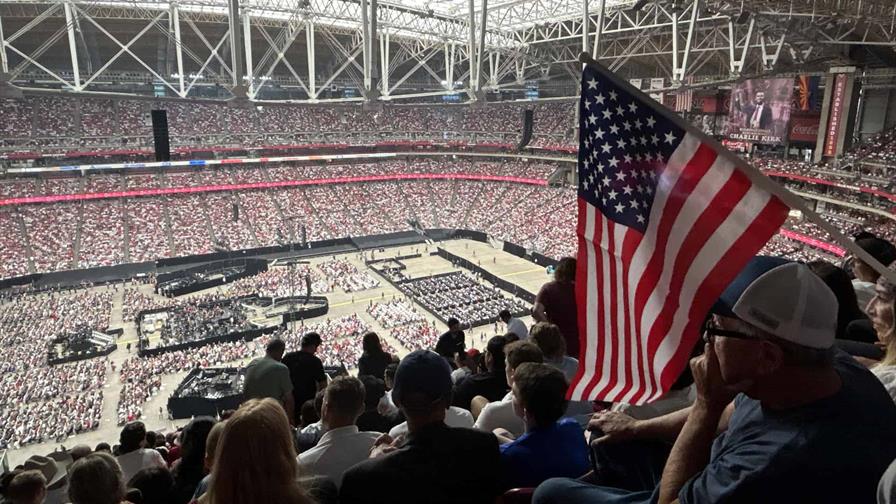 Republicanos convierten a Charlie Kirk en mártir conservador en multitudinaria despedida