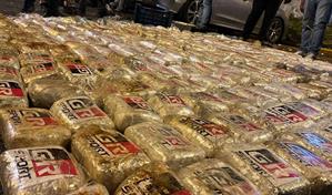 Desmantelan centro de acopio de drogas y armas en Santo Domingo Este