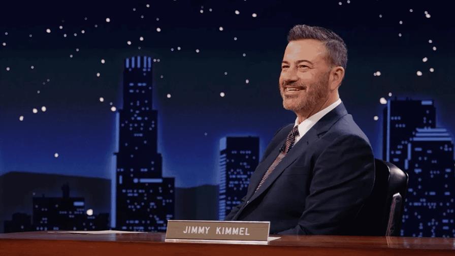 Glen Powell y Sarah McLachlan, primeros invitados al programa de Kimmel tras la suspensión