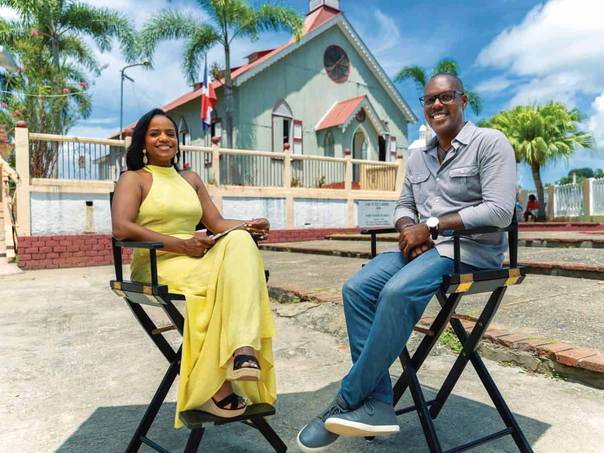 Millizen Uribe interviewt Wilfredo Benjamin Kelly, een afstammeling van Afro-Amerikaanse migranten.