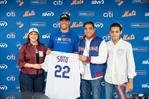 Juan Soto recibe al Ministro de Deportes, Kelvin Cruz, en Citi Field por el ´Mes de la Herencia
