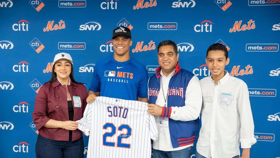 Juan Soto recibe al Ministro de Deportes, Kelvin Cruz, en Citi Field por el ´Mes de la Herencia