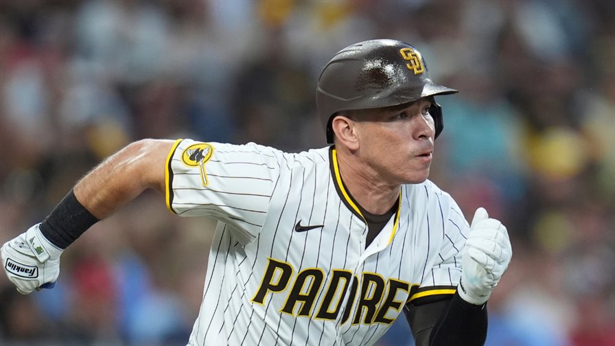 Resumen: Venezolano Freddy Fermín impulsa carrera que lleva a la postemporada a los Padres