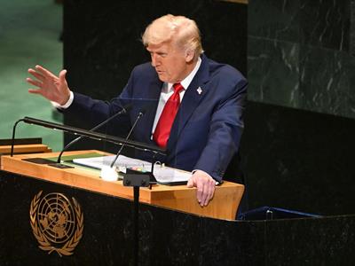 Trump tuvo percance con escalera mécanica en la ONU
